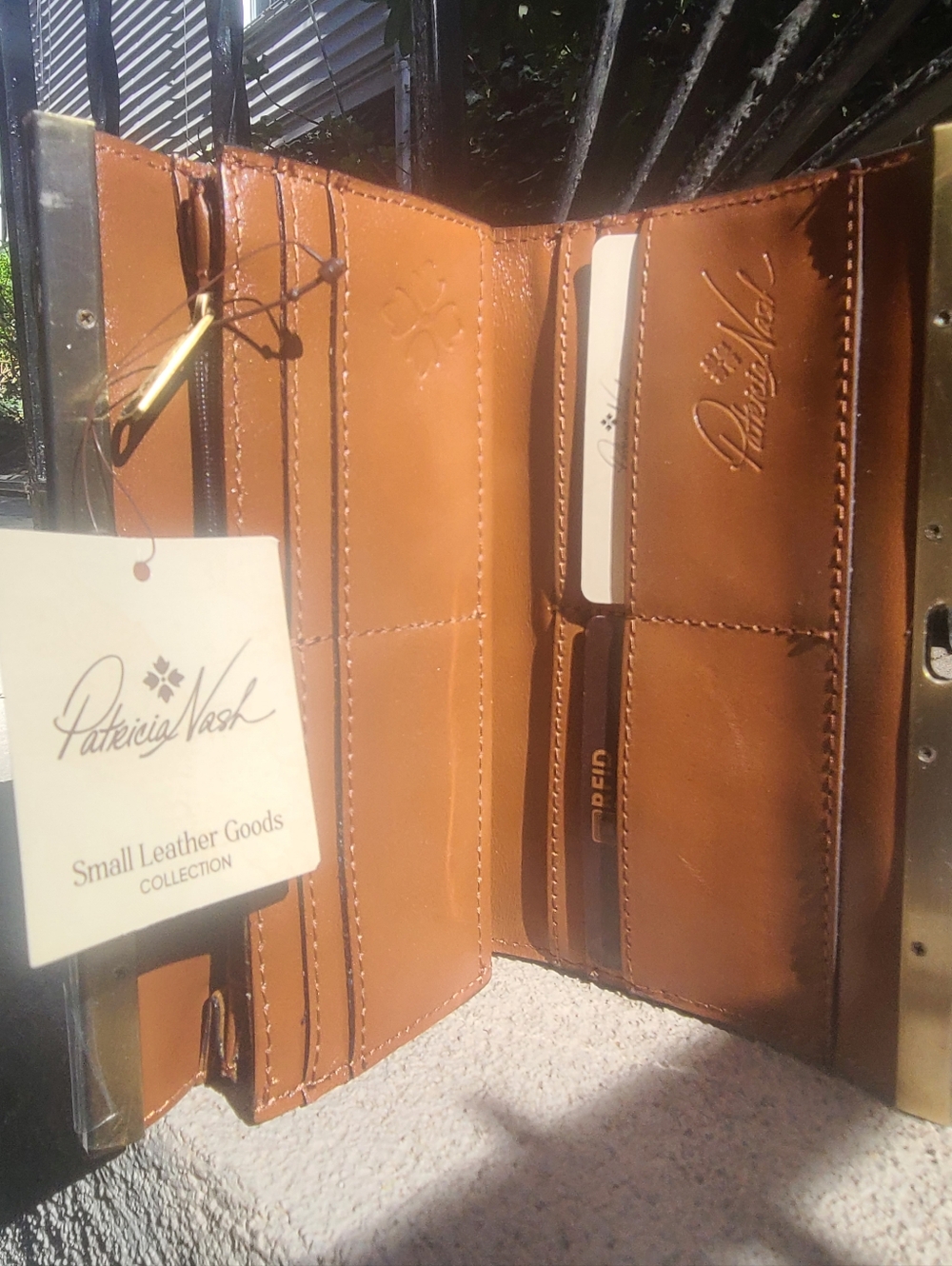 Patricia Nash Couchy Wallet Sigature Map RIot Rust NWT - Picture 3 of 8